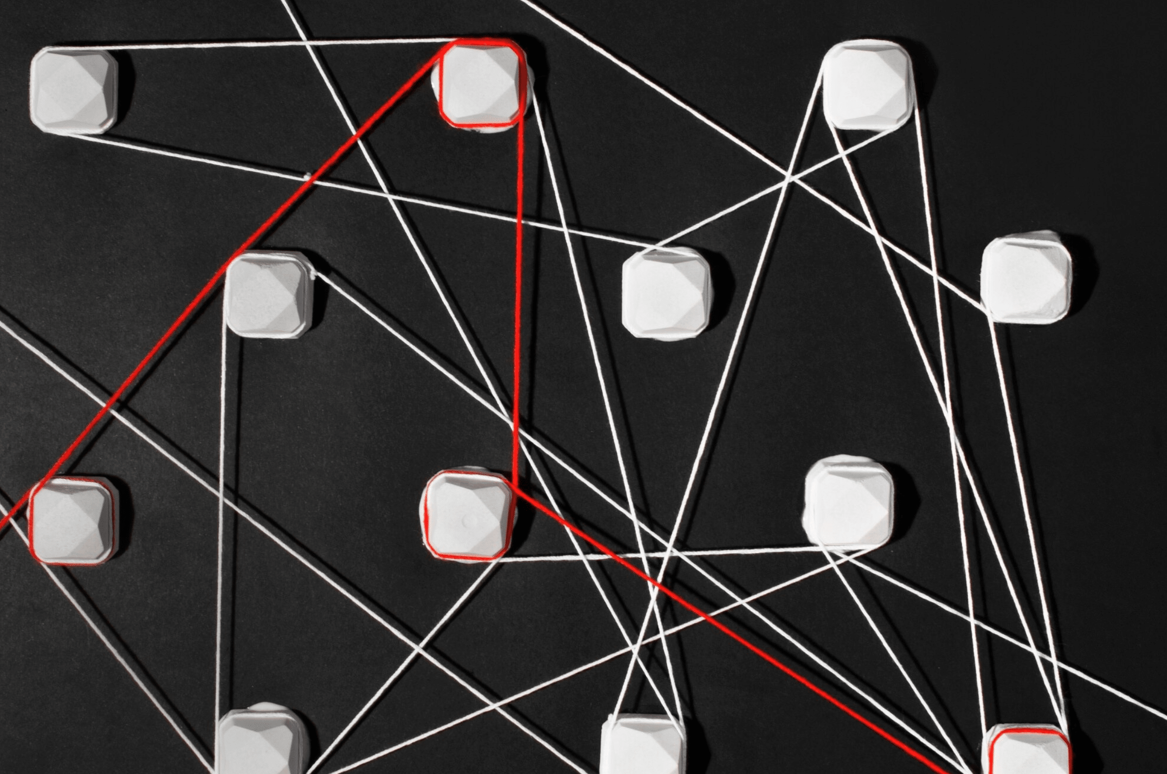 Mapping the Invisible Web of Online Misinformation